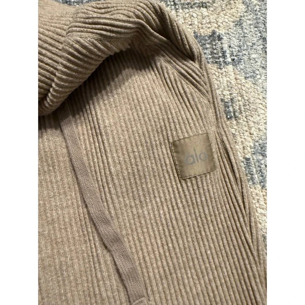 ALO Yoga Muse Hoodie and Jogger Set Size Medium Excellent Condition
